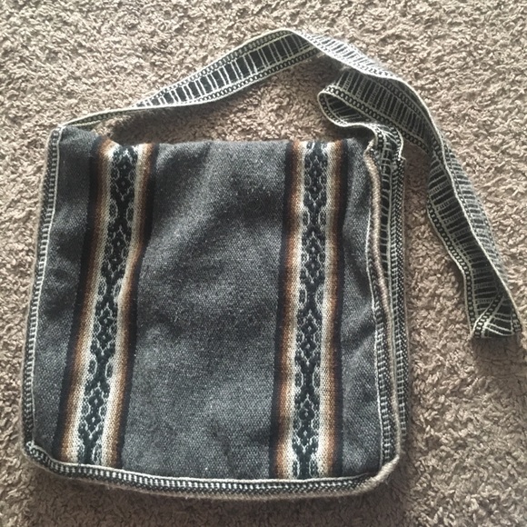 🌸 Crossbody purse / bag with alpaca design from Chile - Picture 3 of 3